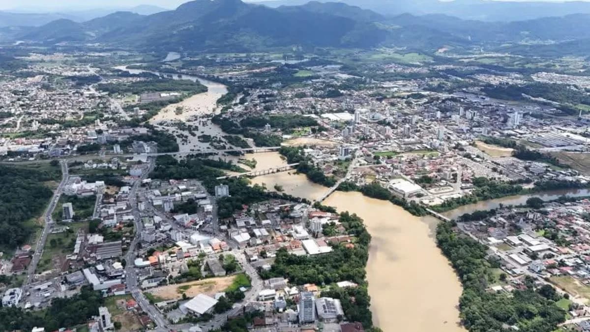 Crise financeira faz cidade de SC cortar comissionados e reduzir secretarias para economizar meio bilhão de reais
