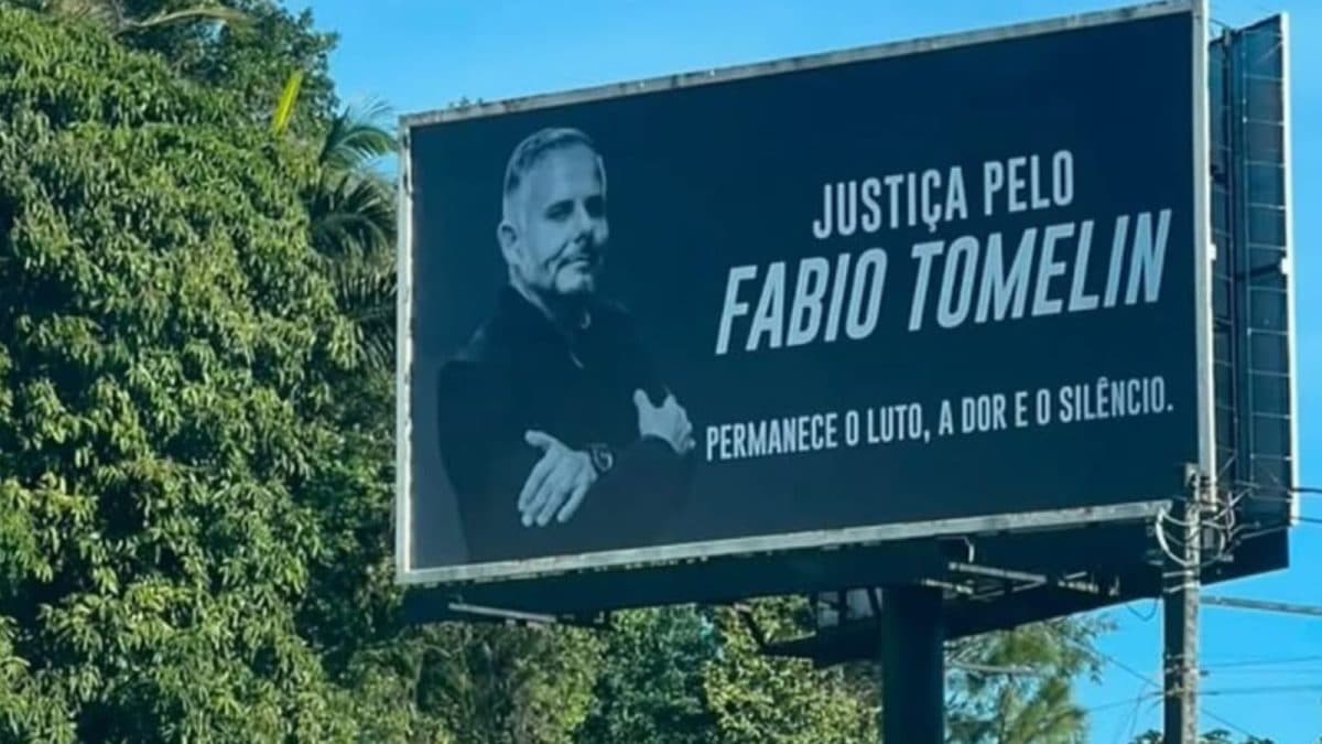 Família instala outdoor e cobra respostas um mês após morte de empresário atingido por caminhonete em SC: 'Luto, dor e silêncio'